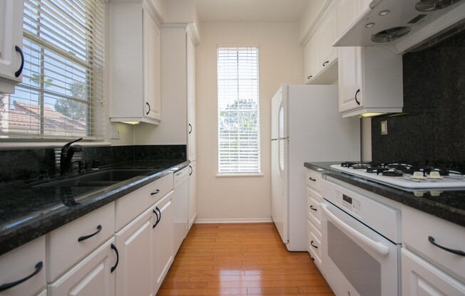 Upstairs Beautiful Condo in Carmel Valley!