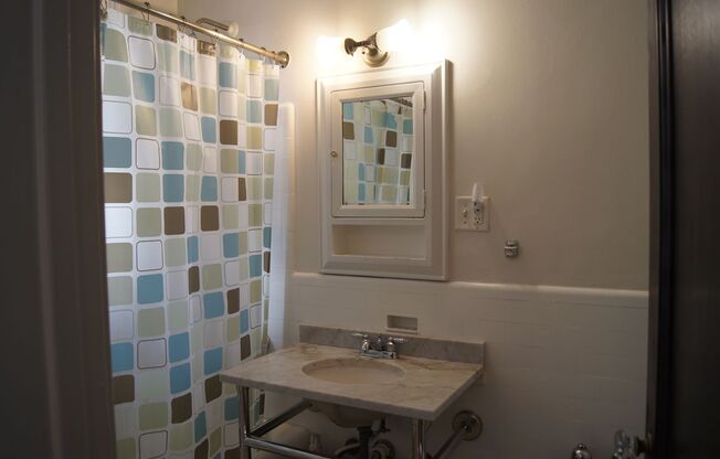 Studio, 1 bath, 575 sqft, $1,525, Unit Apt. 1L (Furnished)