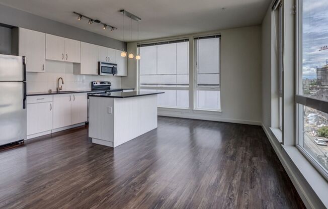 2 beds, 2 baths, 864 sqft, $3,295, Unit 212