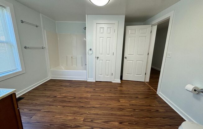 3 beds, 1 bath, $1,200, Unit Apt A