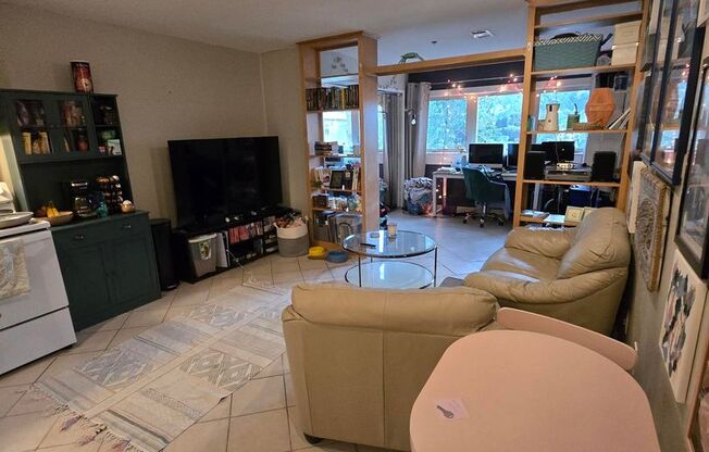 1 bed, 1.5 baths, $1,700, Unit 207