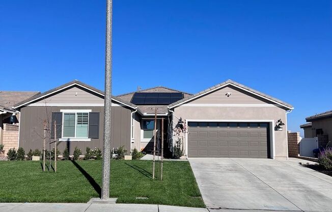 Spacious 4 Bed/3.5 Bath Gem Home In Menifee!