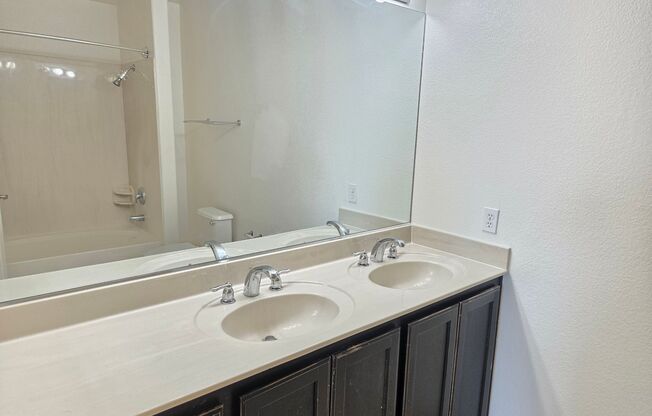 2 beds, 2 baths, $1,600, Unit UNIT 332