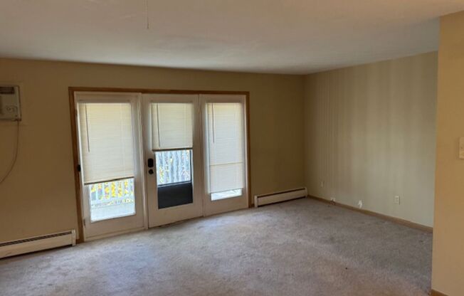 2 beds, 1 bath, 850 sqft, $1,250, Unit 4934/7