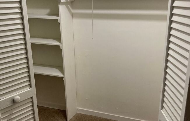 1 bed, 1 bath, 700 sqft, $1,299, Unit 50-1B