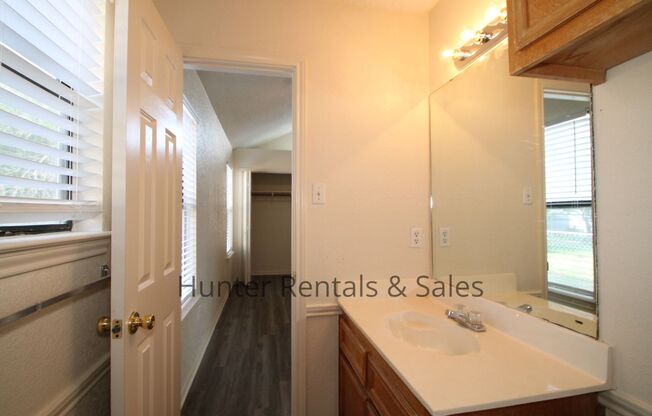 3 beds, 2 baths, $1,275