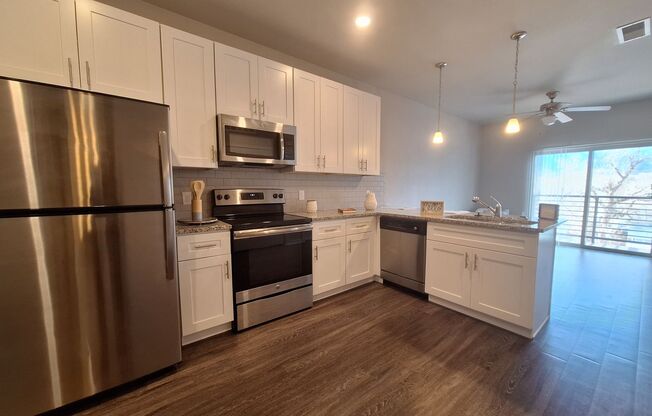 1 bed, 1 bath, 637 sqft, $1,490, Unit Unit 402