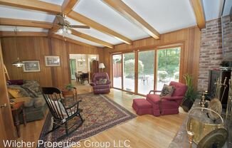 653 Loridans Drive NE