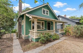 Charming 1919 Farmhouse with Breathtaking Views in St Johns- Landscape included!