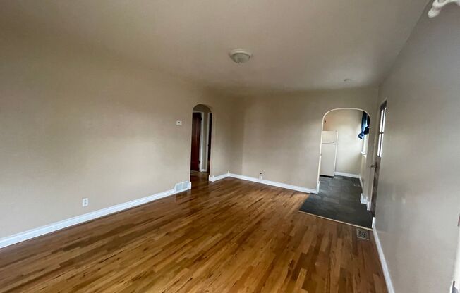 MOVE IN SPECIAL! $300 OFF FIRST MONTHS RENT WITH A SIGNED LEASE BY 5/1/2024 2 BEDROOMS, PLUS BONUS ROOM, 2 BATHROOM SINGLE FAMILY HOME