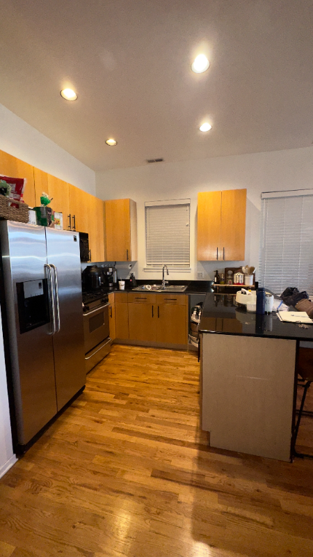 2031 W EVERGREEN AVE
