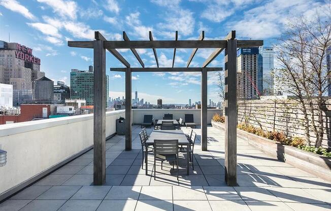 350 W 37th St
