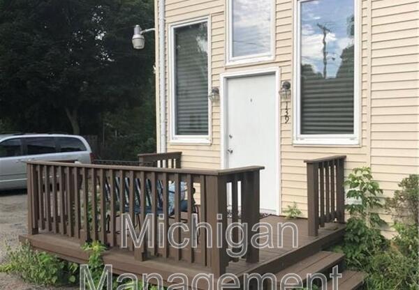 139 E PEARL ST