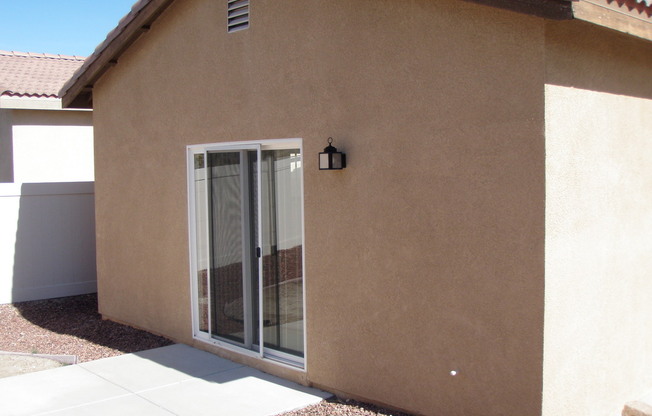 3 beds, 2 baths, $2,300