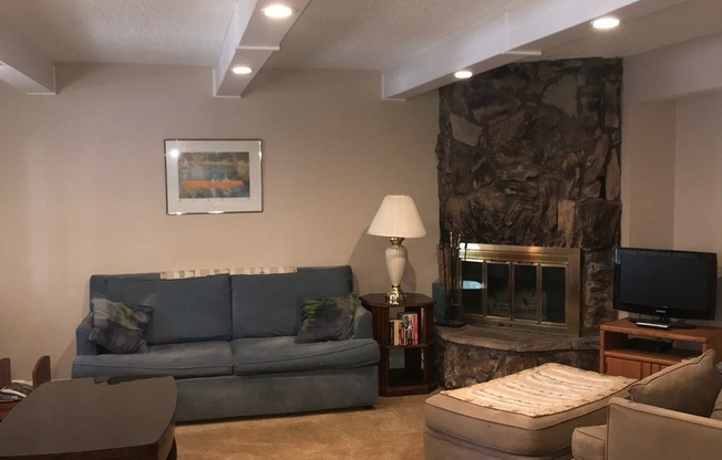 3 beds, 2 baths, $2,400