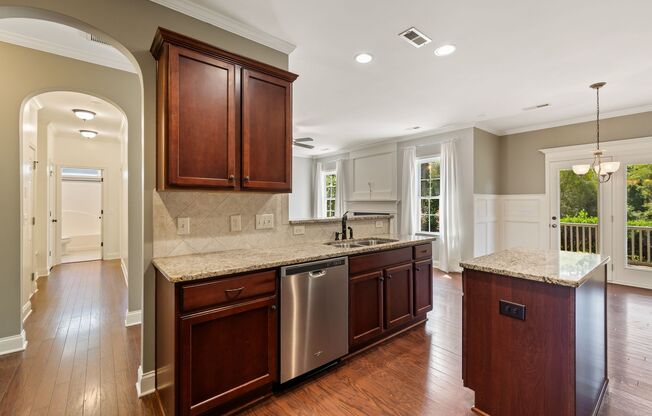 Stunning and HUGE 5Bed/3Bath in Holly Springs!