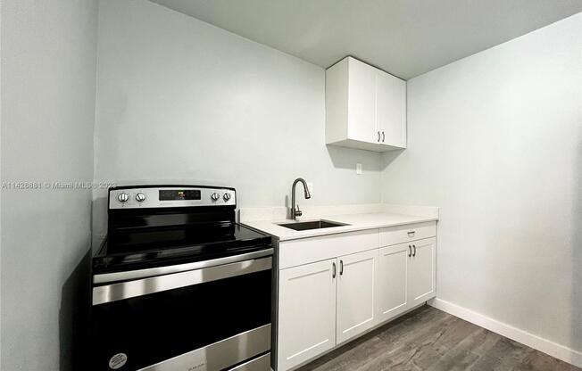 715 SW 5 ST