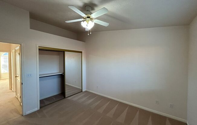 3 beds, 2 baths, $2,095, Unit Cameo PARK HOA.