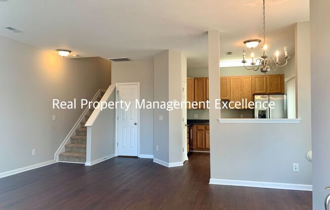 Raleigh Townhome Convenient to I440 & I540, Huge Master Suite, Near Anderson Pointe Park!