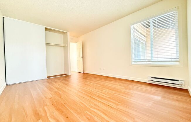 2 beds, 1 bath, 880 sqft, $2,420, Unit 10