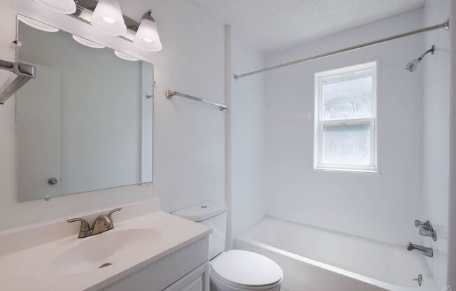 2 beds, 1 bath, 900 sqft, $1,595, Unit 2194-11