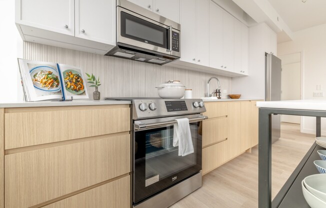 3 beds, 2 baths, $6,643, Unit 14K