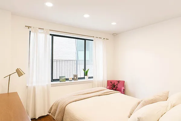 61 Lexington Ave 1F