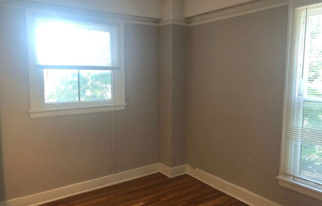 2 beds, 1 bath, 844 sqft, $1,350, Unit 4N