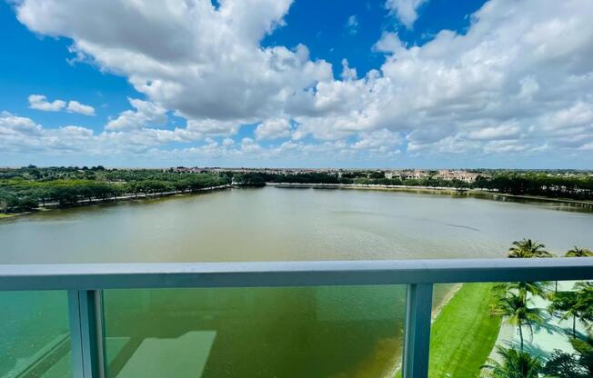 2 beds, 2 baths, 954 sqft, $2,500
