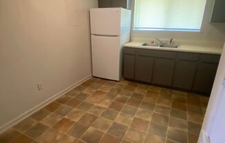 2 beds, 1 bath, $700, Unit Bldg 10 Apt H