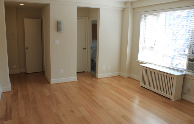 Studio, 1 bath, 450 sqft, $2,075, Unit 301