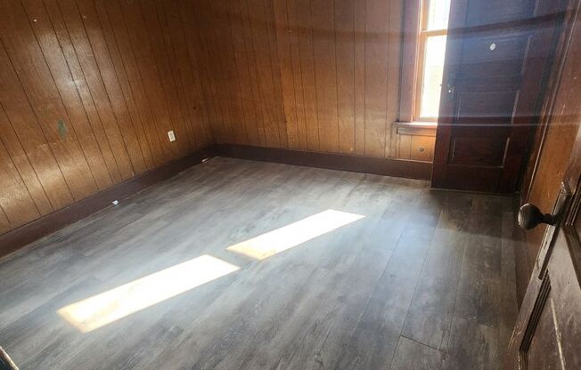 Upper 3 bedroom east side