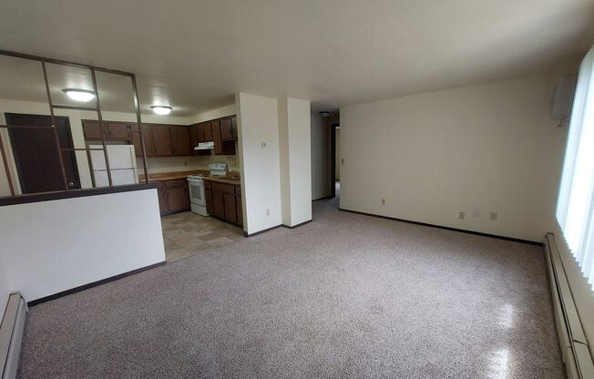 2 beds, 1 bath, 824 sqft, $1,159, Unit 1686-04