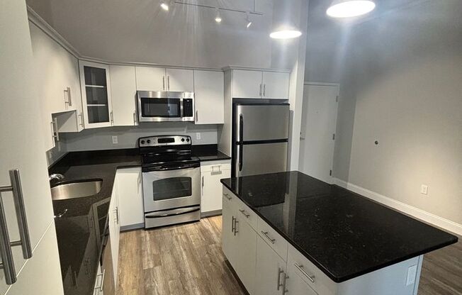 1 bed, 1 bath, 905 sqft, $2,375, Unit 201