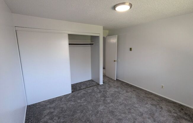 2 beds, 1 bath, 889 sqft, $1,295, Unit 34