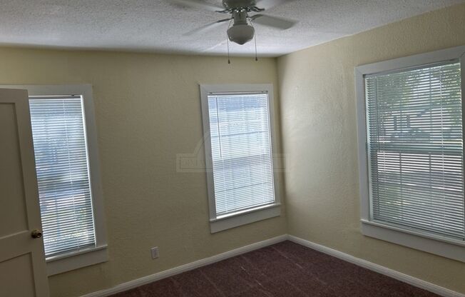 2 beds, 1 bath, $995