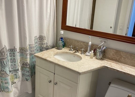 1 bed, 1 bath, 644 sqft, $4,200, Unit 12E