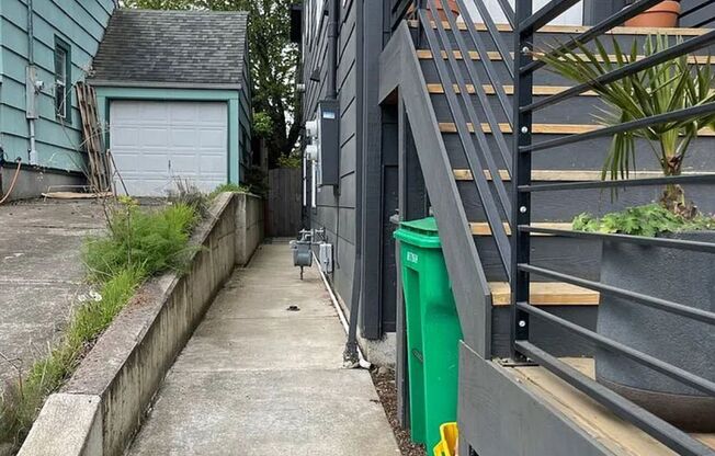 Large Updated 1 Bedroom ADU Unit in the Alberta Arts District!
