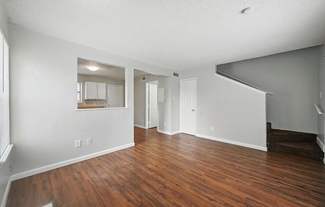 Charming 2 bedroom/townhouse