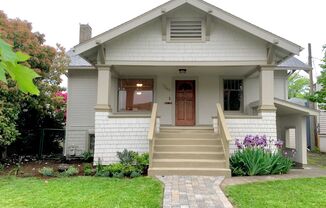 Classic 2 Bedroom Craftsman Home in Downtown Eugene