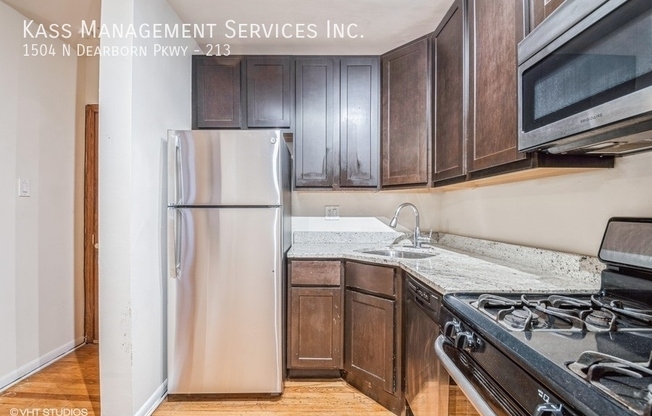 1504 N DEARBORN PKWY