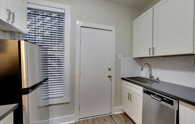 563 Webster Street/805 Hayes Street (1291rc)