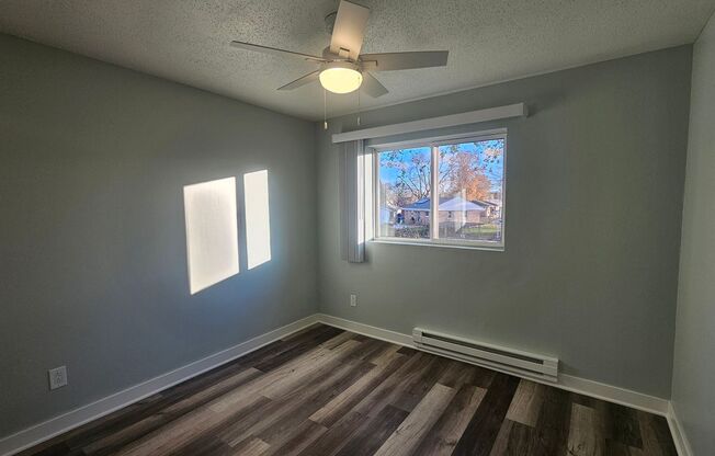 2 beds, 1 bath, $915, Unit 41