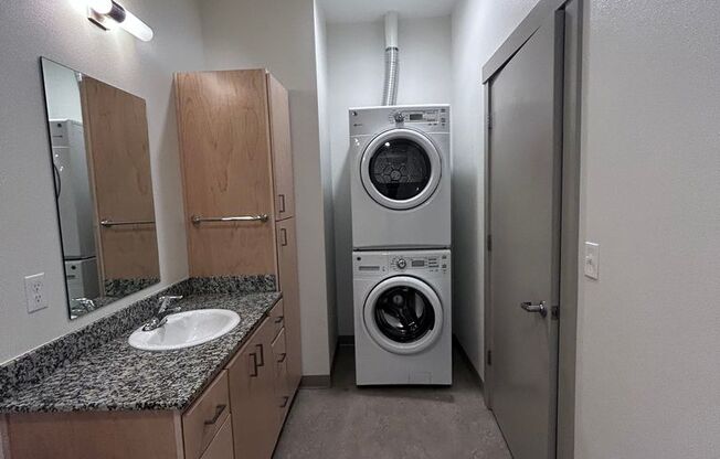 2 beds, 2 baths, 1,000 sqft, $1,700, Unit 305