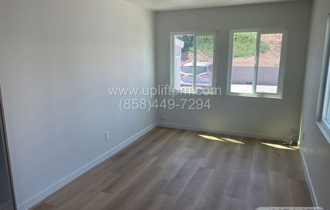 E 18th St (3004-6)