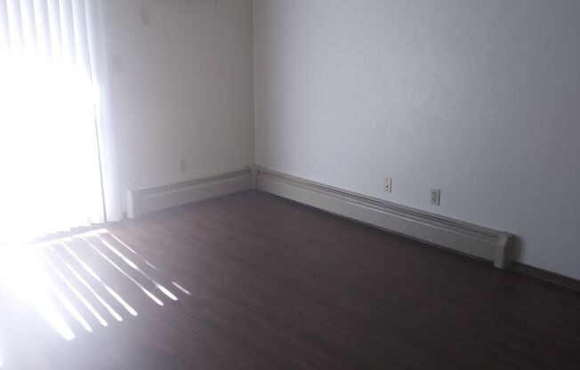 2 beds, 1 bath, $790