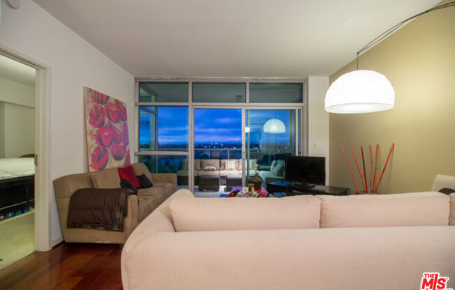 1 bed, 1.5 baths, 959 sqft, $4,495, Unit 719