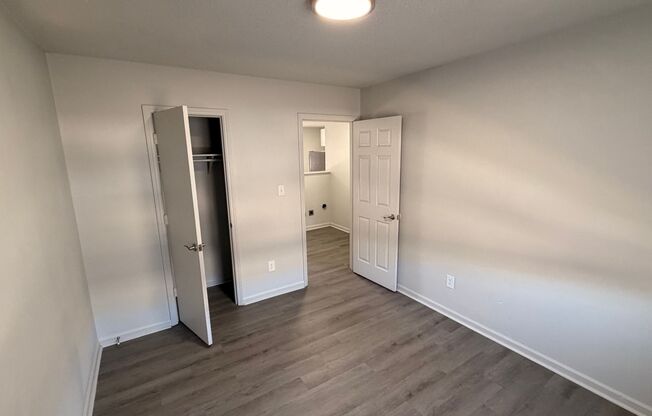 2 beds, 1 bath, 855 sqft, $1,049, Unit 3370-11