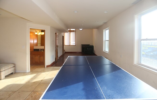 2456 CLYBOURN