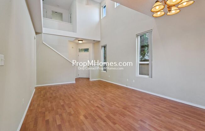 Lovely 3 Bedroom Home in Aloha - Vaulted Ceilings!